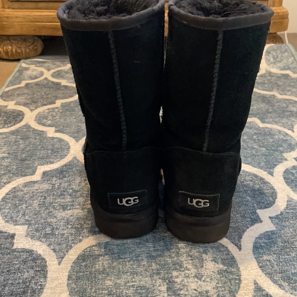 UGG Boots - Picture 3 of 4
